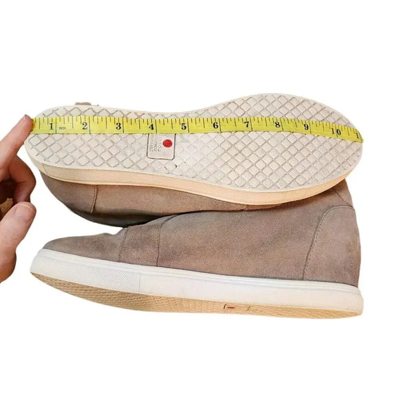 Blondo Glenda Sneaker Boot Mushroom Tan Suede Waterproof Zip Women’s Size ? Flaw - Picture 8 of 9